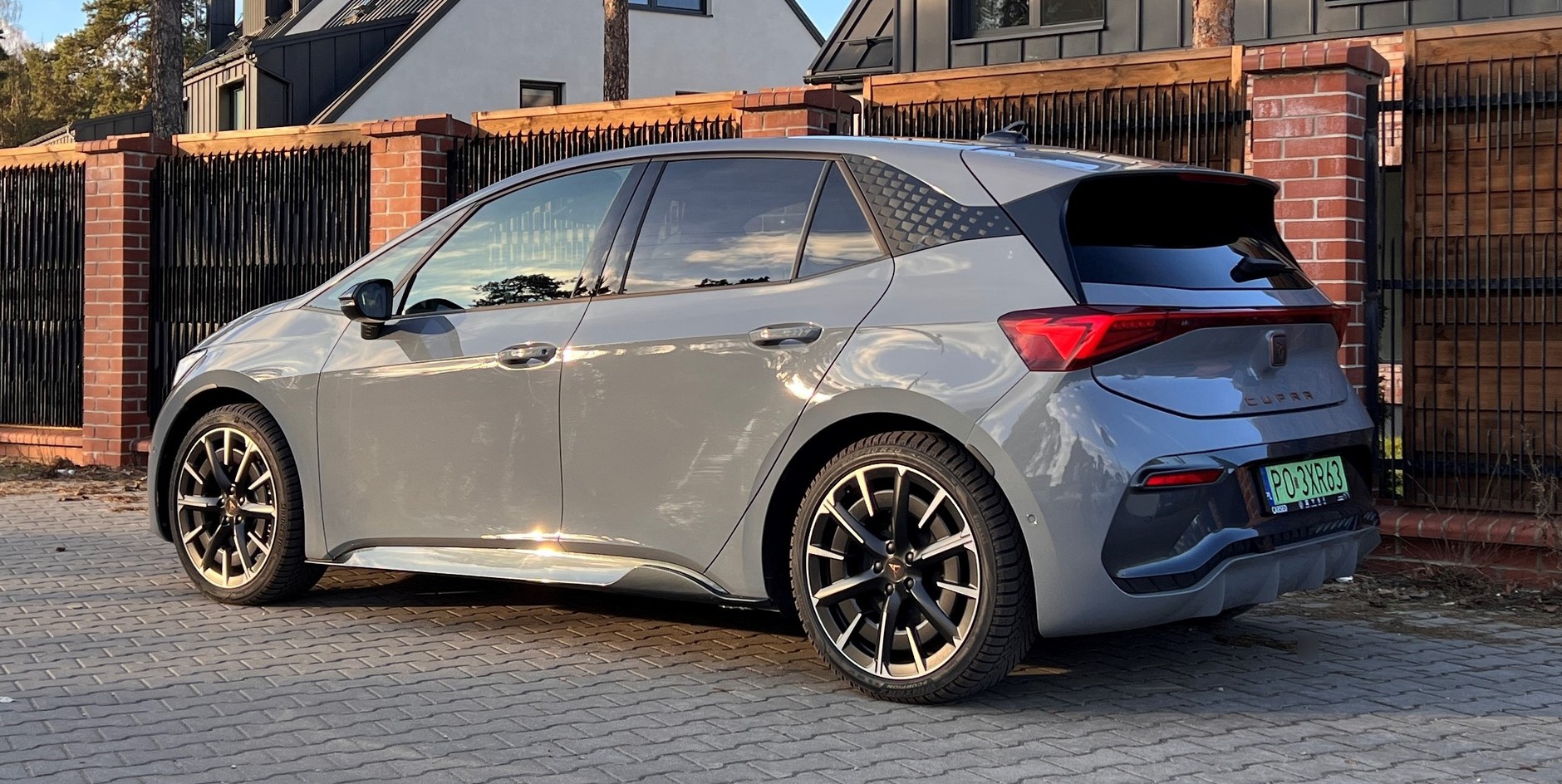Cupra Born (wersja z akumulatorem 77 kWh i silnikiem 231 KM)
