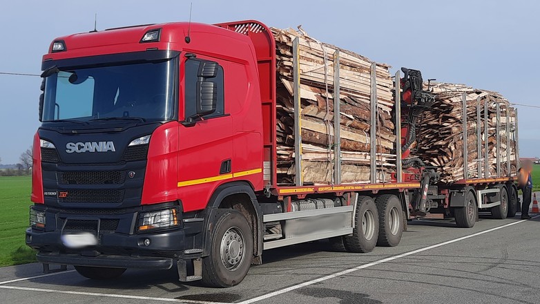 Transport drewna – 54 tony na drodze