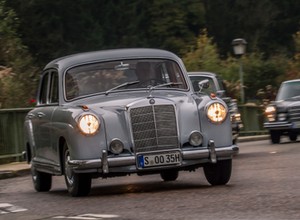 Zabytkowy Mercedes ministra zdrowia Łukasza Szumowskiego
