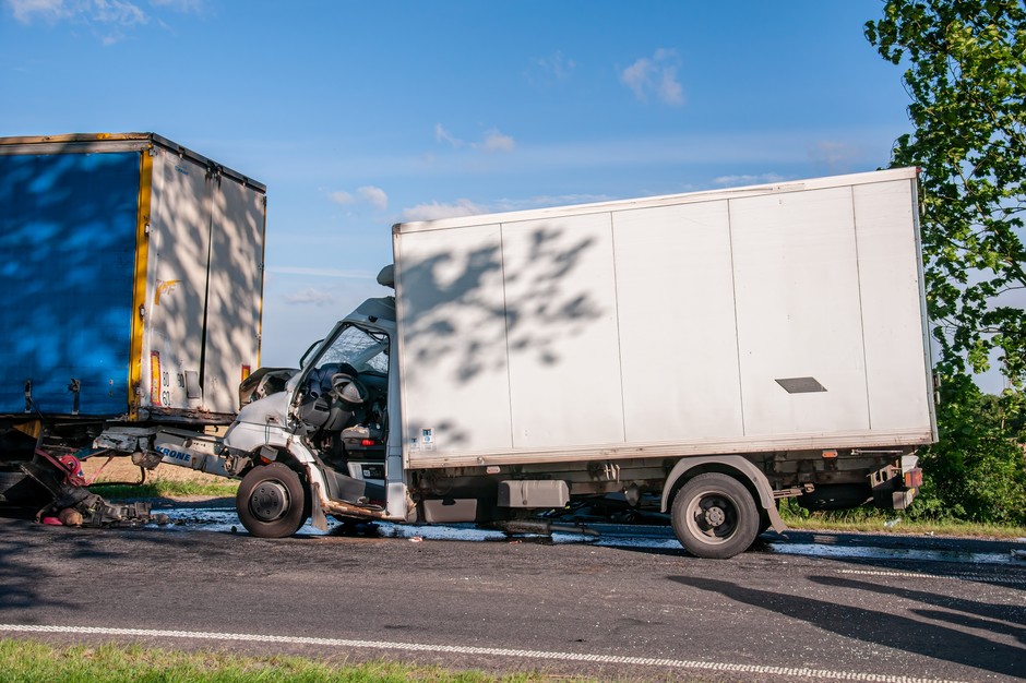 Obcokrajowcy pracują w Polsce często jako kierowcy – przy dużych przebiegach rocznych ryzyko wypadku rośnie.