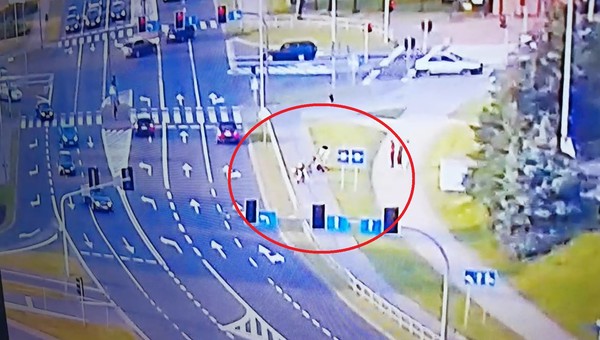 Wypadek na ścieżce, rowerzystka połamała ręce. Nagranie ku przestrodze