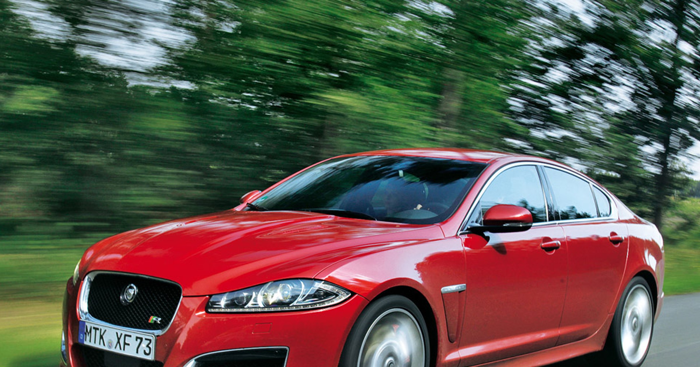 Jaguar XFR V8 Supercharged: kot pokazuje pazury
