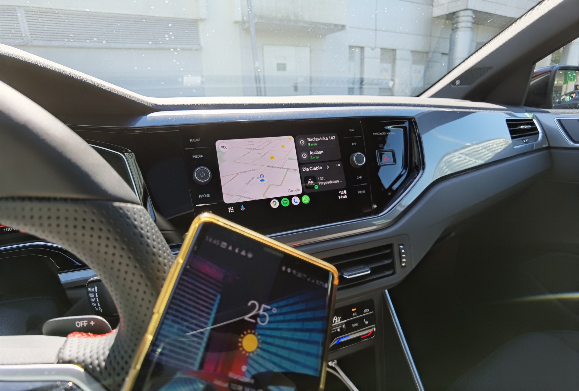 Kolejna "fajność" Polo GTI to bezprzewodowo działający Android Auto. Nie każde nowe auto tak potrafi, a szkoda