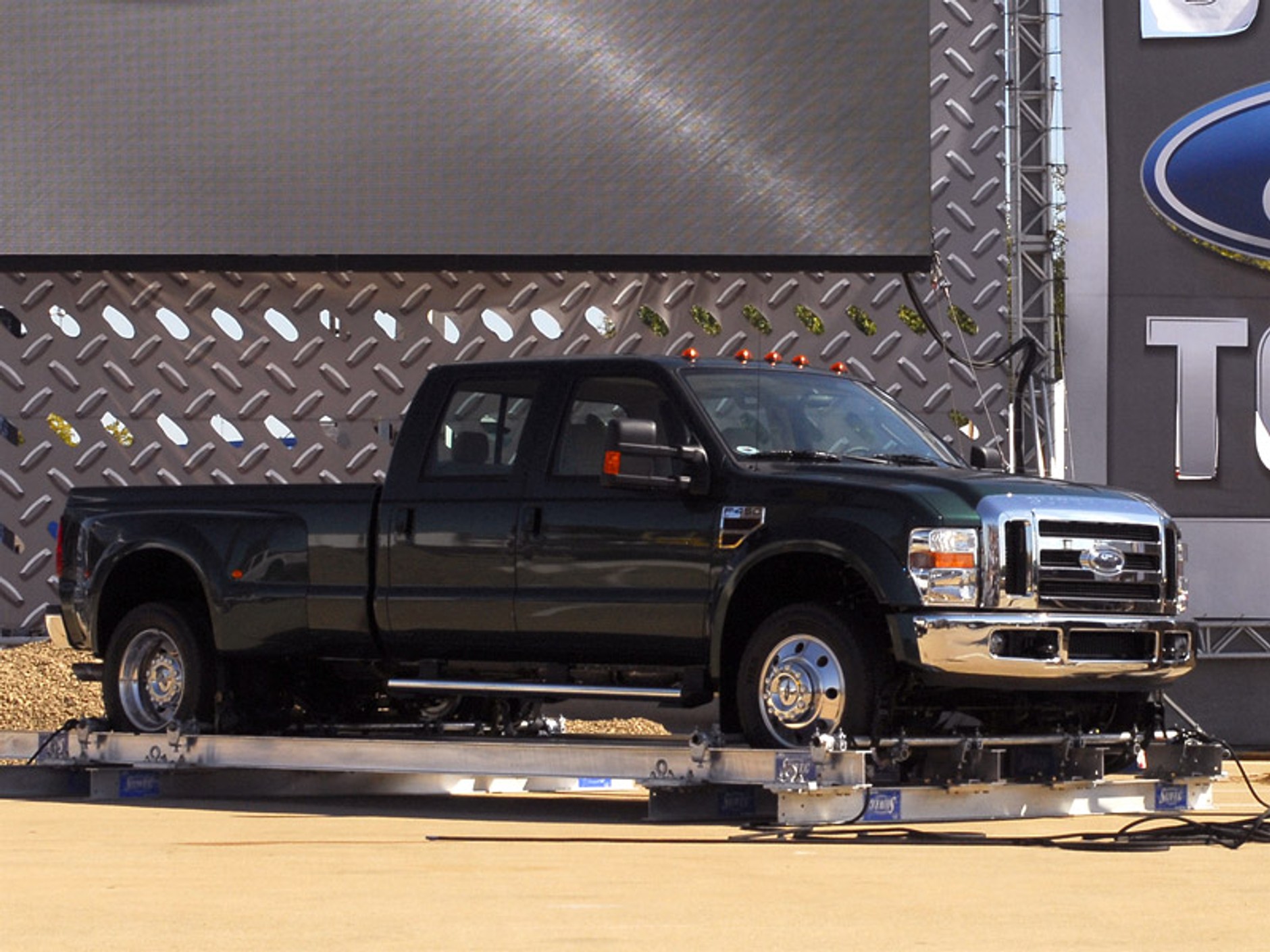 Ford: nowy diesel dla dużych pikapów (257 kW, 880 Nm)