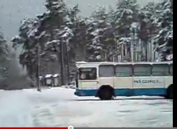 Drift busem szkolnym