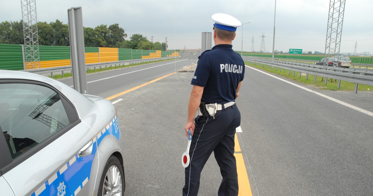 Policjant drogówki przy pracy