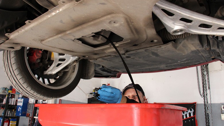 Olej silnikowy - kontrola, dolewki, wymiana