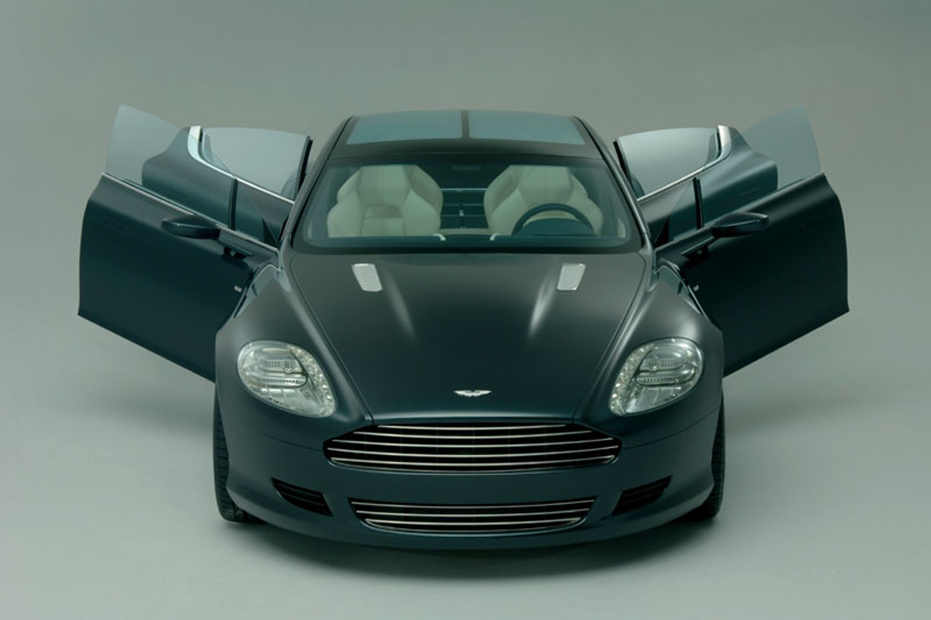 Edmunds.com: Aston Martin Rapide trafi do produkcji