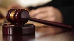 "Frog" prawomocnie skazany, ale nie za szaleńczą jazdę po Warszawie