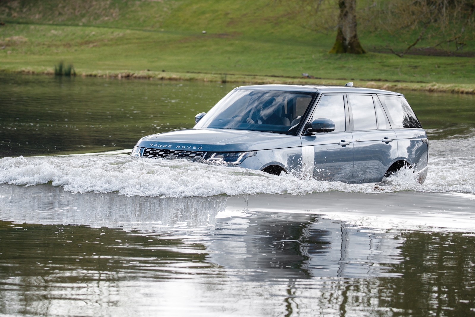 Range Rover P400e