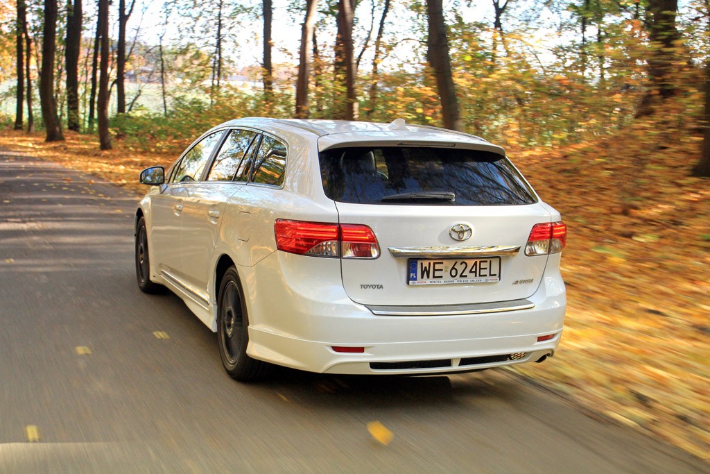 Test Toyoty Avensis Kombi 2.0 D-4D: rodzinnie i sportowo