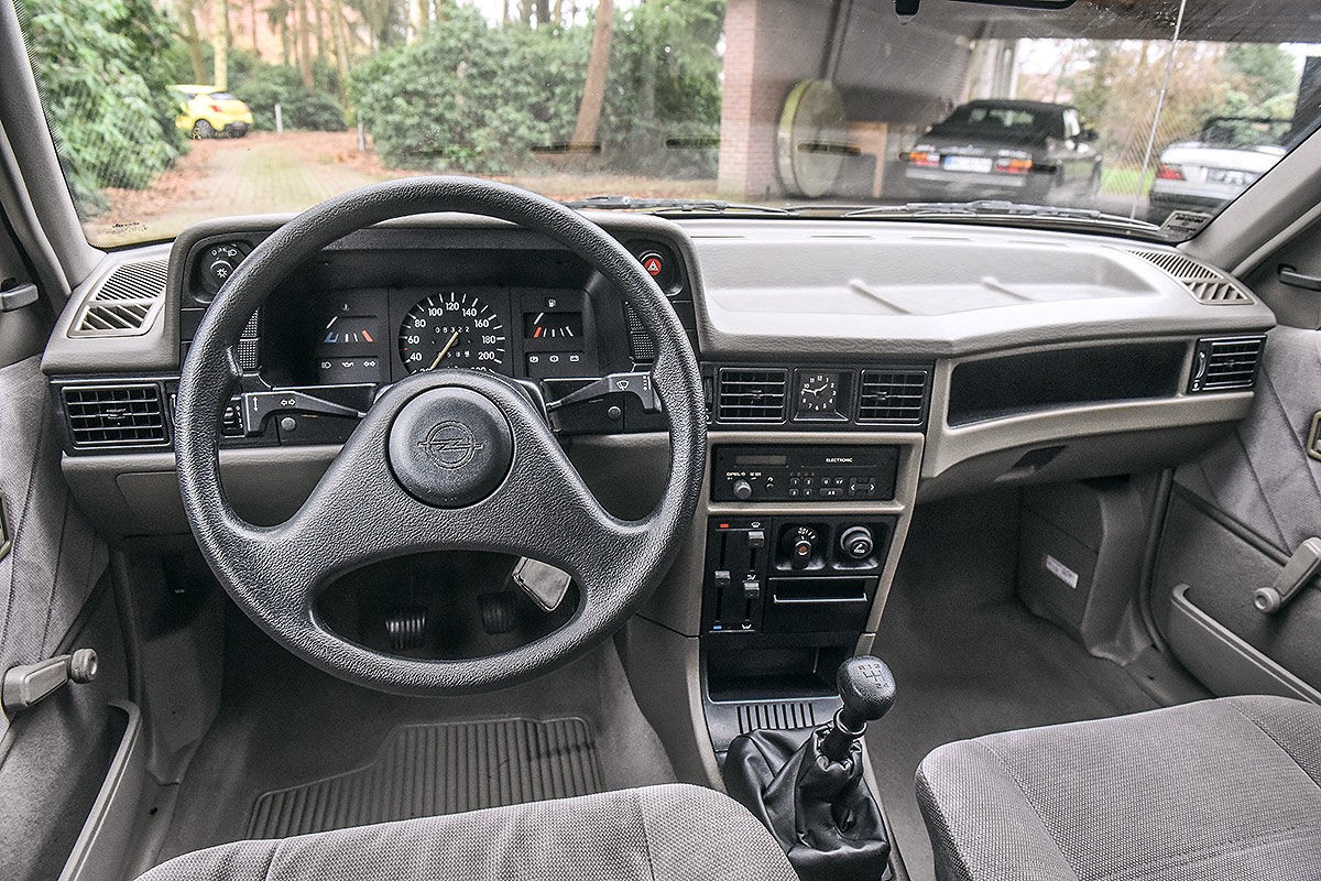 Opel Kadett E sedan za 3990 euro