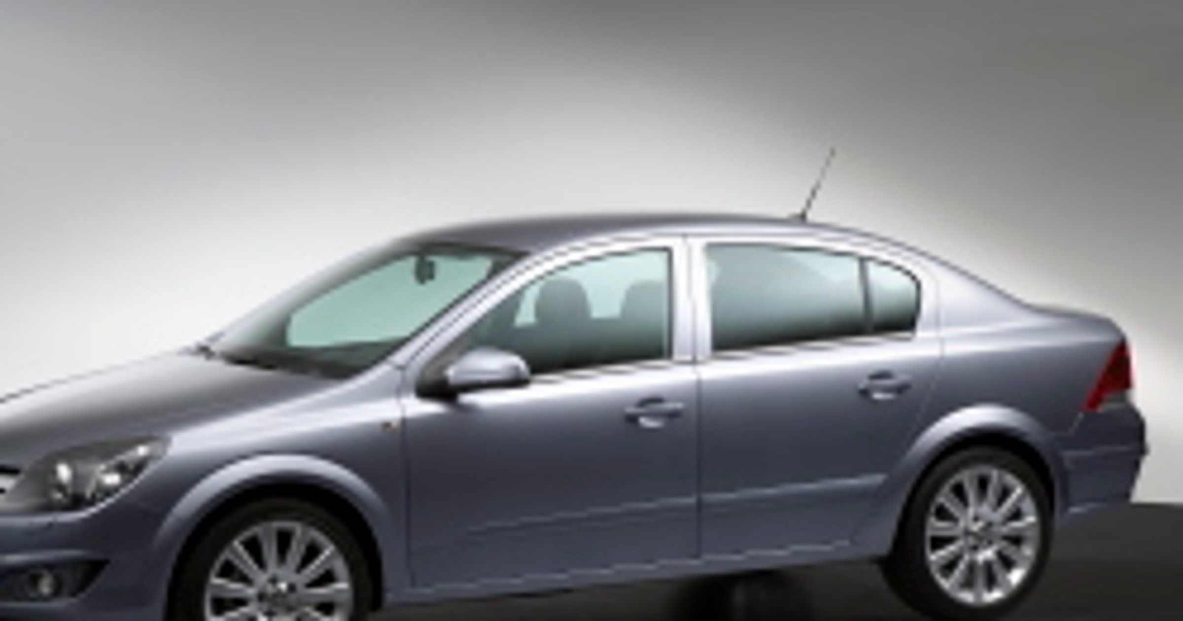 Opel: Nowy Astra sedan (znamy już ceny i wyposażenie)