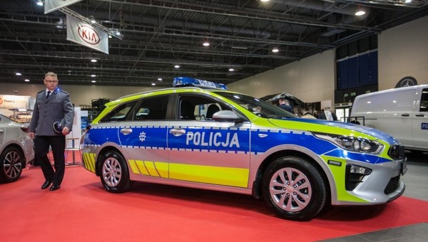 Policja - nowe malowanie radiowozów coraz bliżej