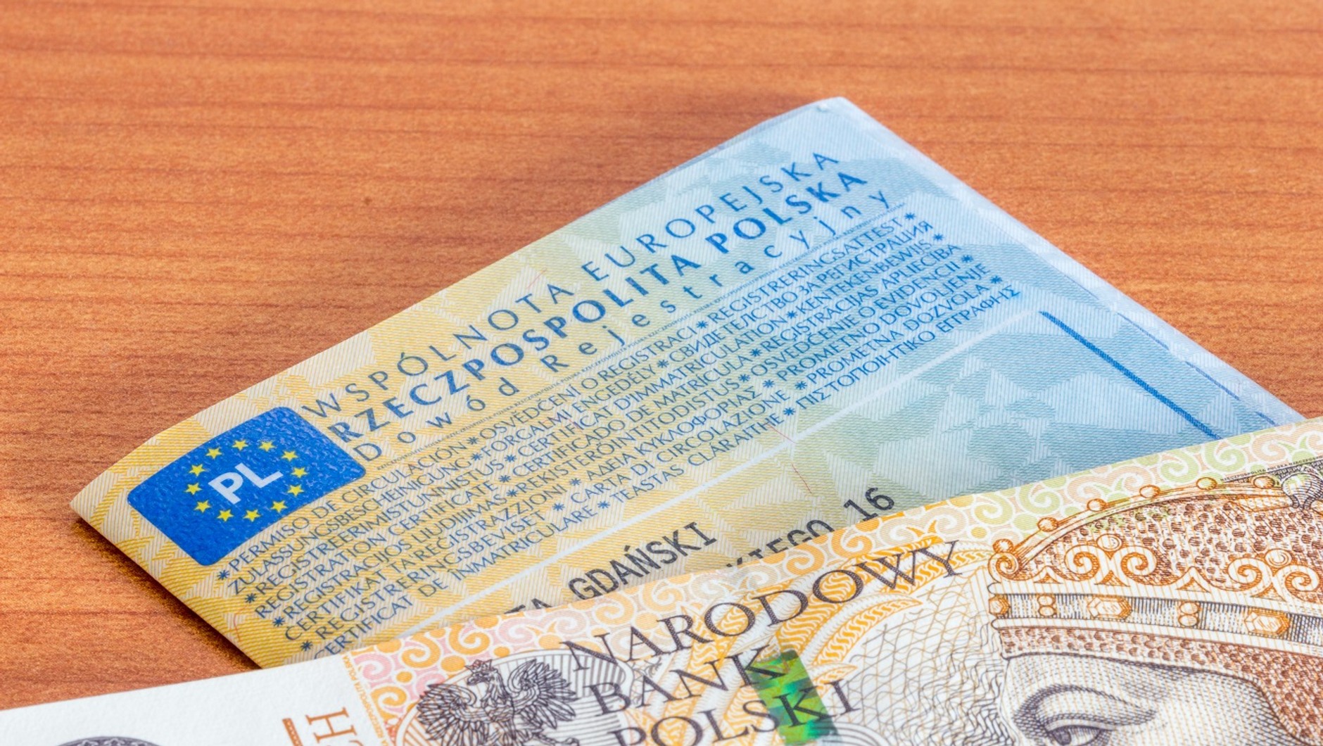 "Podatkiem od aut spalinowych" miały być wyższe opłaty rejestracyjne