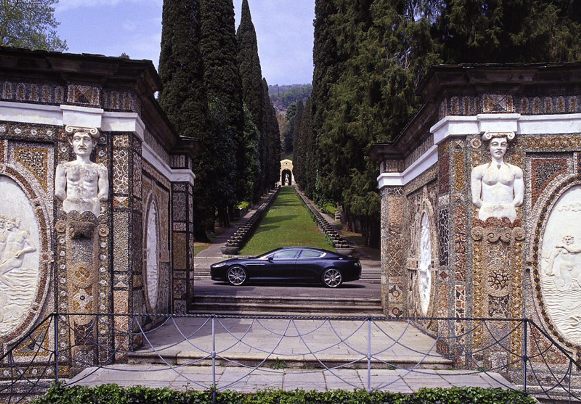 Genewa 2008: Aston Martin Rapide potwierdzony, produkcją zajmie się Magna Steyr