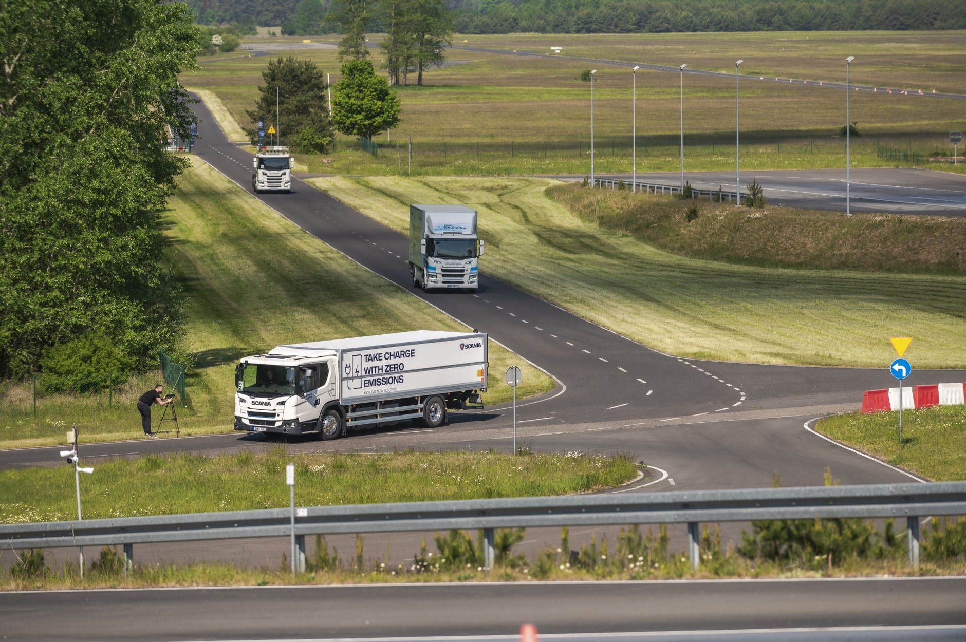 Elektryczne ciężarówki Scania na torze w Poznaniu