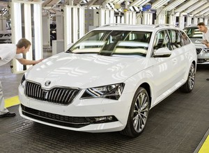 Nowa Skoda Superb Combi już w produkcji