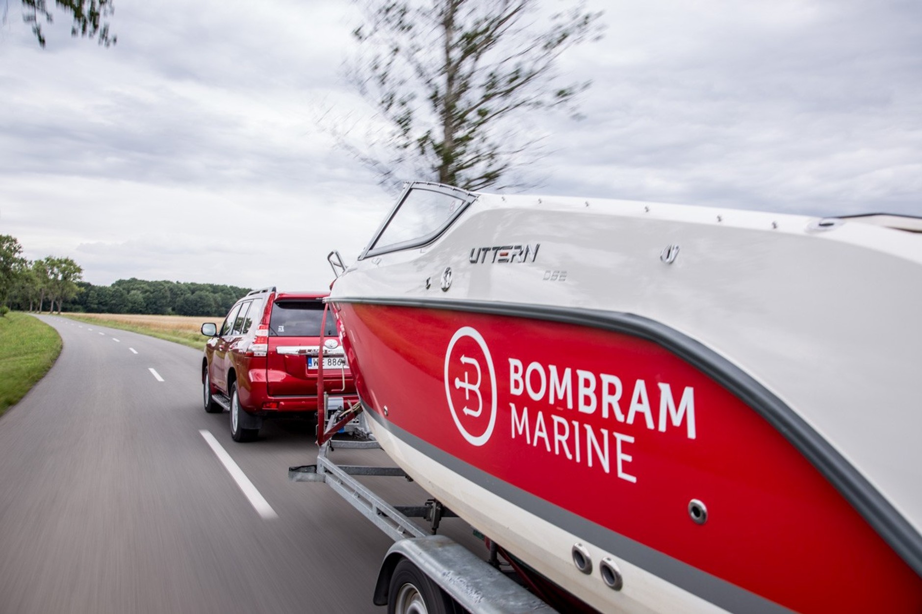 Holowanie ciężkiej przyczepy: to musisz wiedzieć