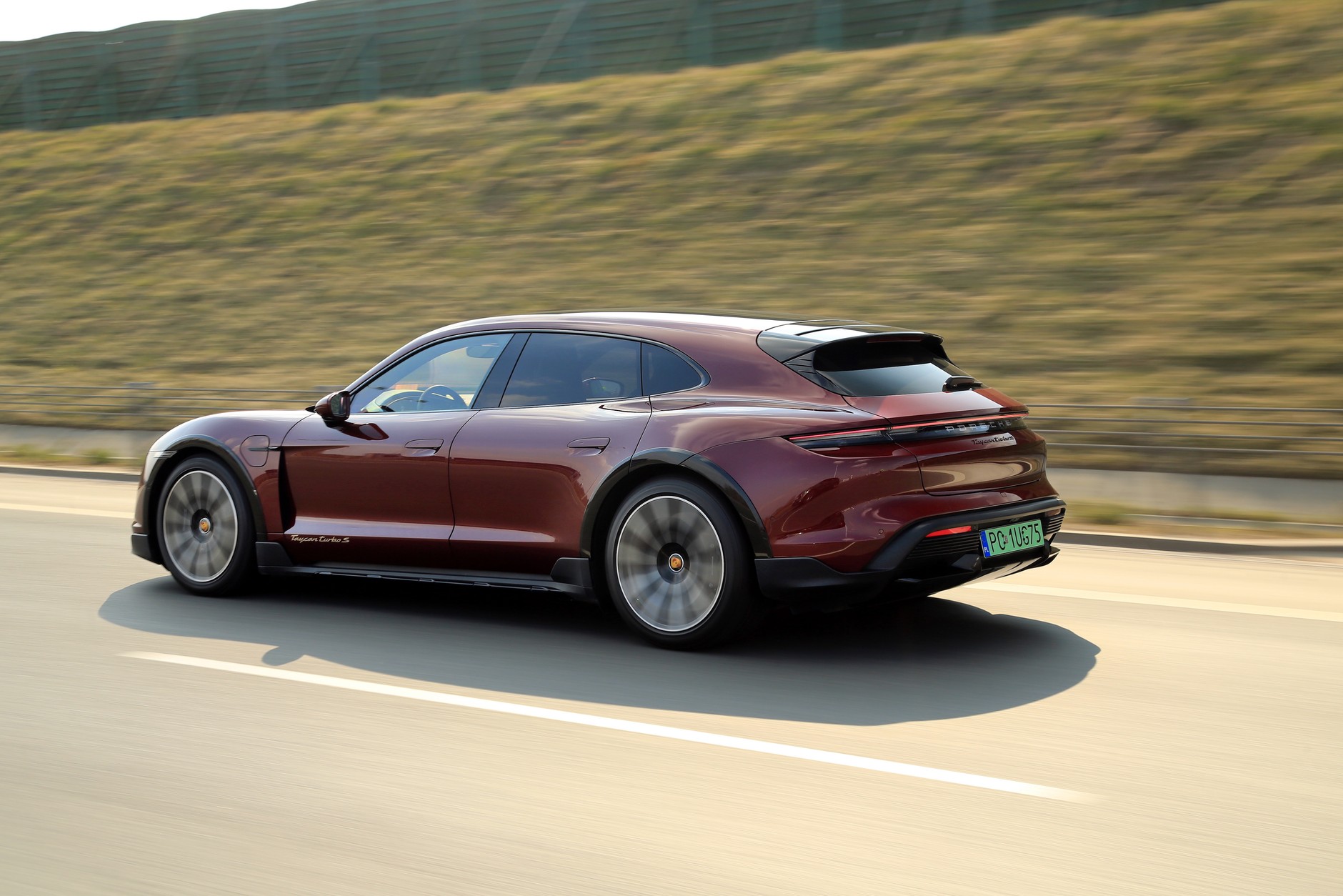 Porsche Taycan Cross Tourismo 2022 r. 1. generacja