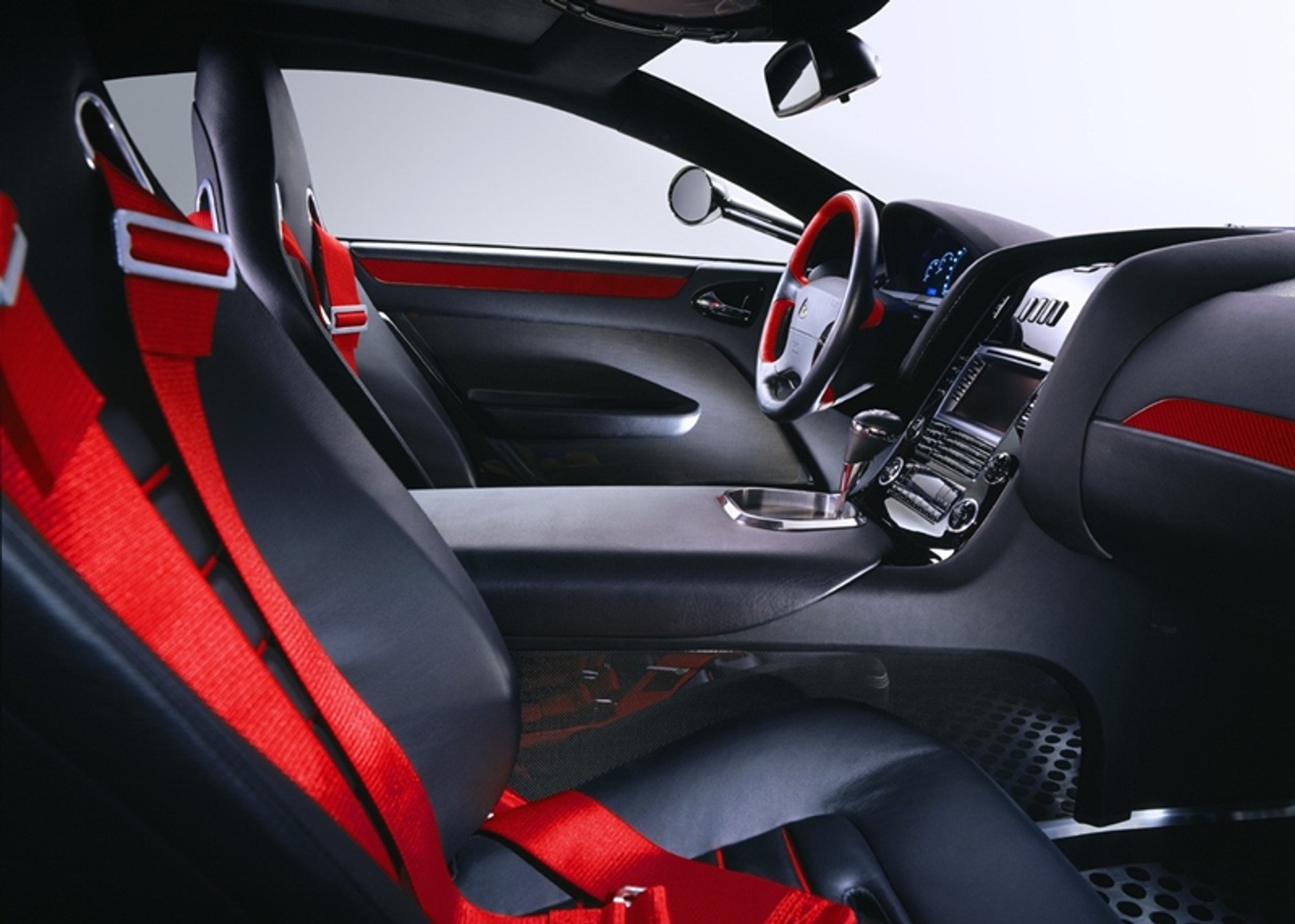 Maybach Exelero kupiony przez człowieka-ptaka