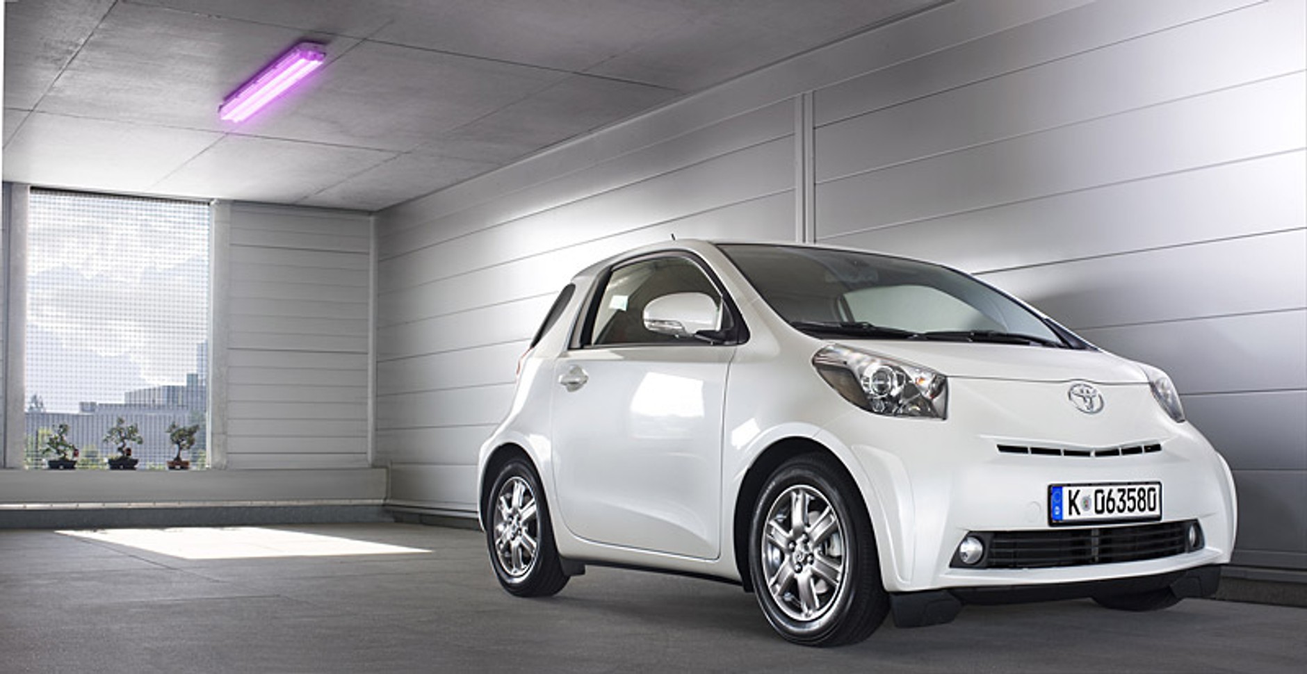 Toyota iQ: sześć nowinek technicznych zwiększających kabinę pasażerską