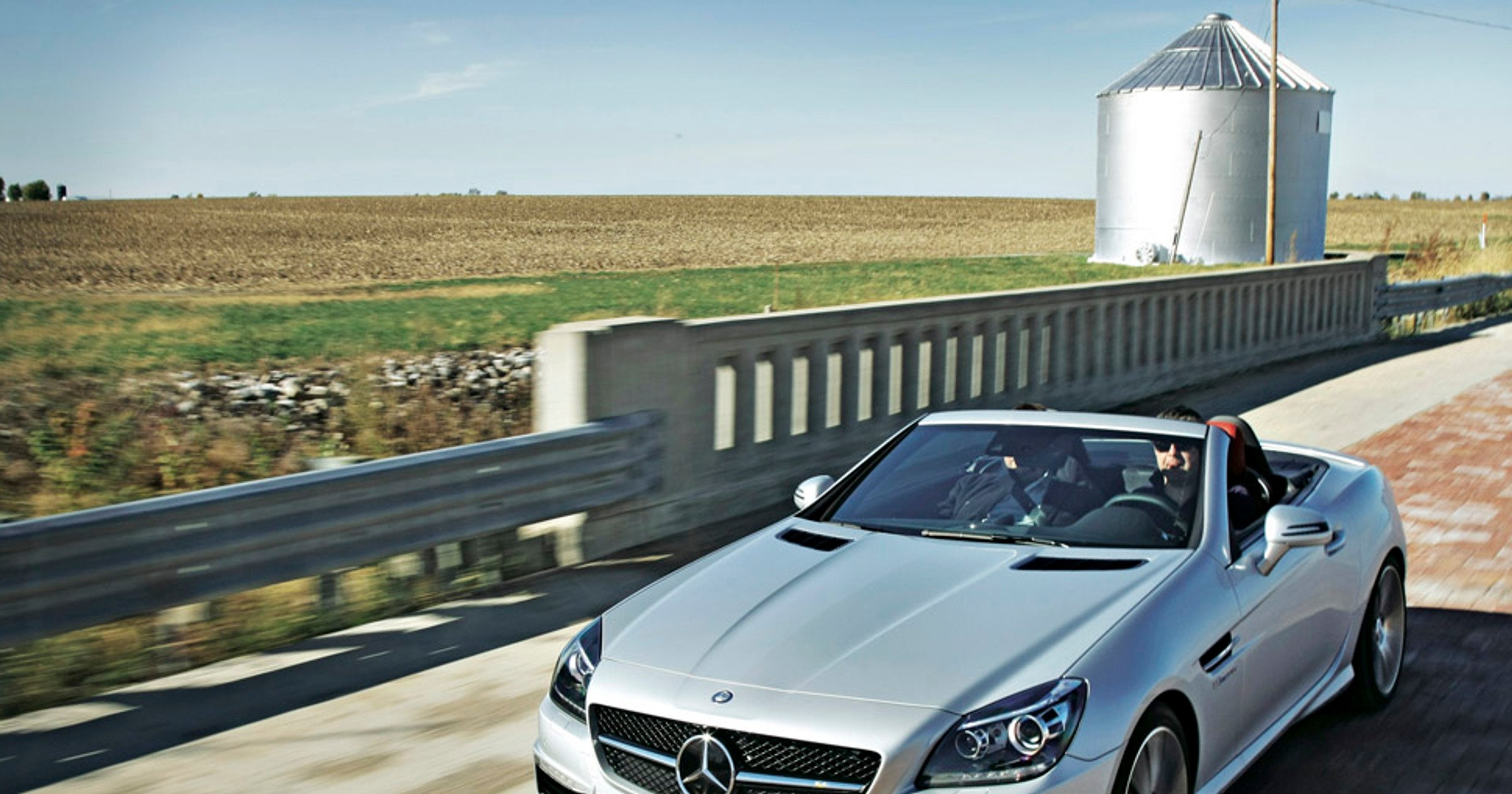 Mercedes SLK 55 AMG: roadster z „V8-ką”: do lansu i oszczędzania
