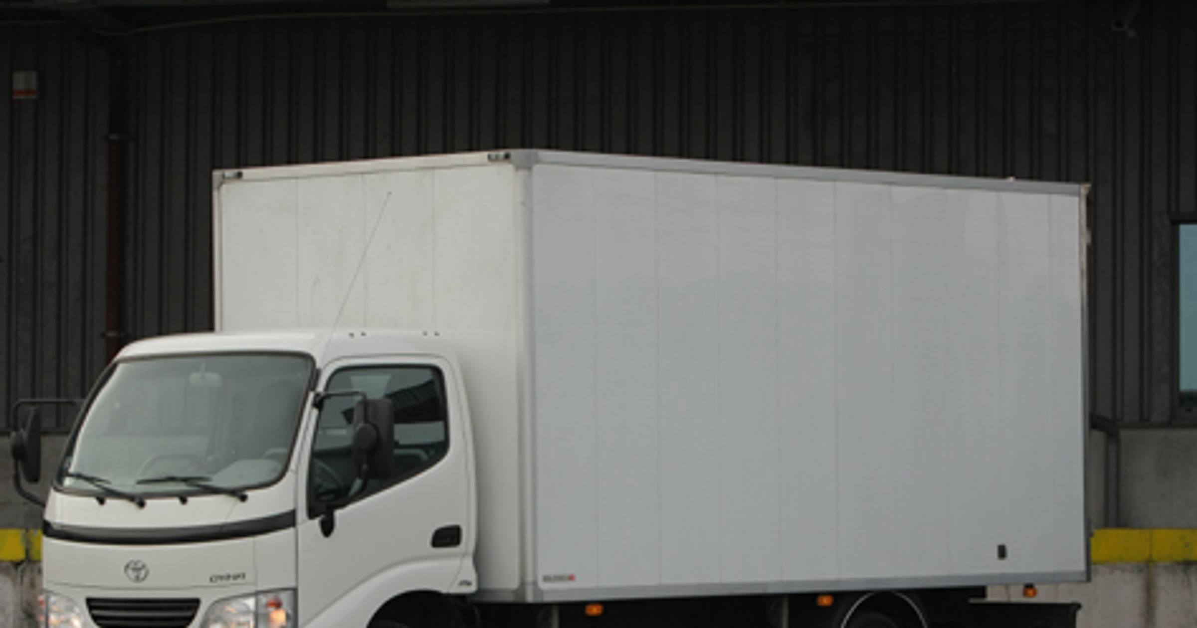 Toyota Dyna d-4d - Mała, ale jednak ciężarówka!