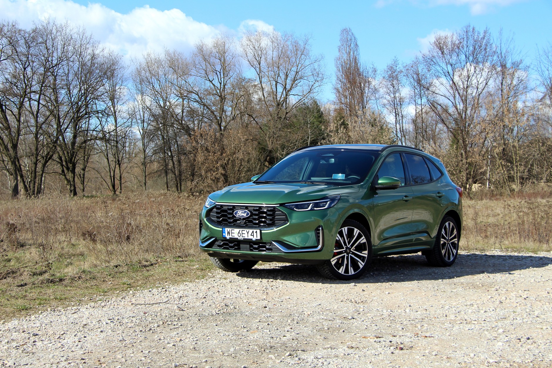 Ford Kuga FHEV ma 180 KM (napęd na przód) lub 183 KM (napęd na cztery koła)