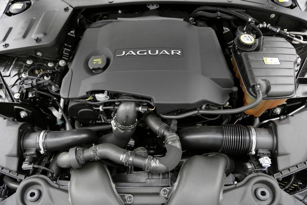 Jaguar XJ V6 - stylowo autonomiczny