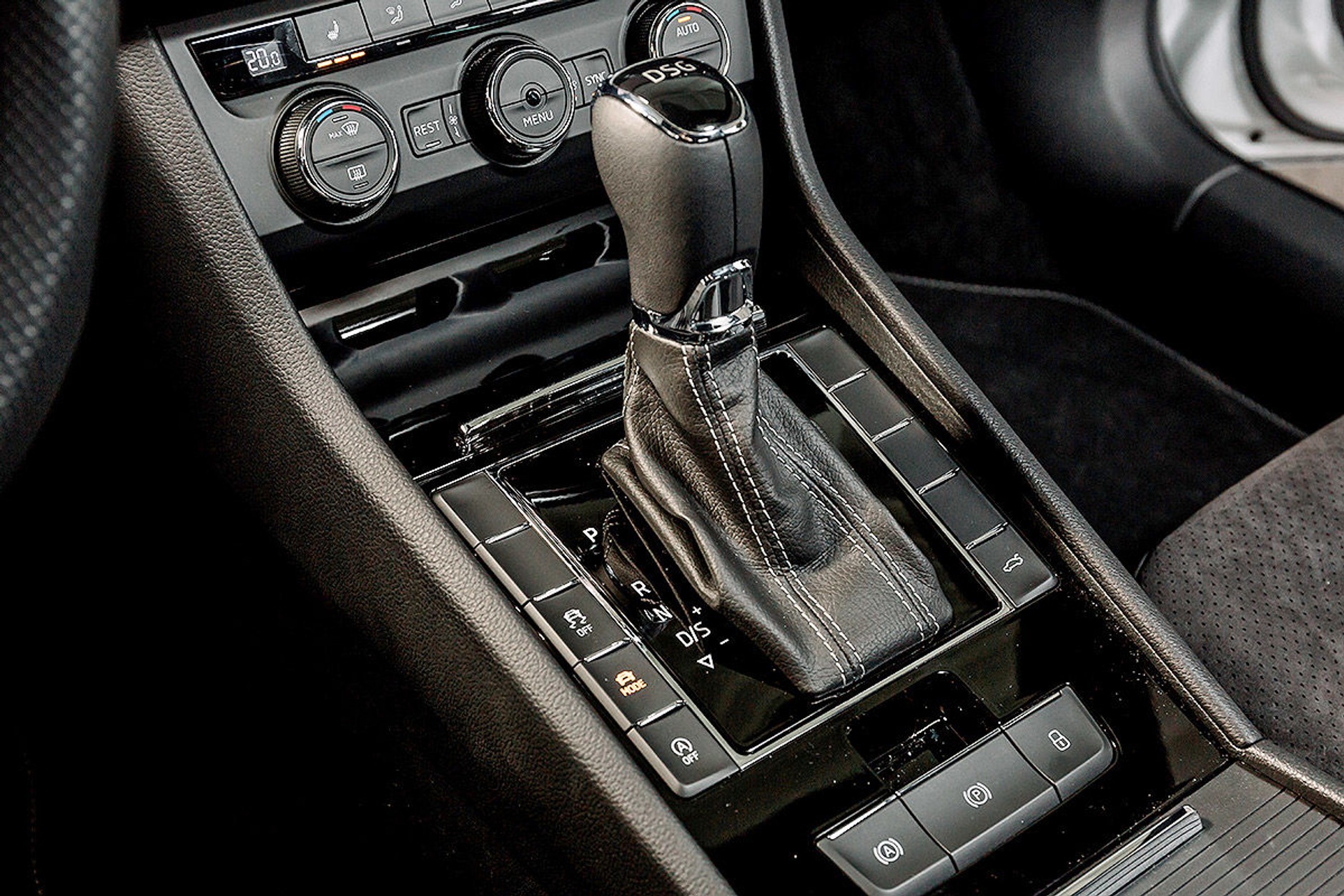 Skoda Superb kontra Opel Insignia - który daje więcej frajdy z jazdy?