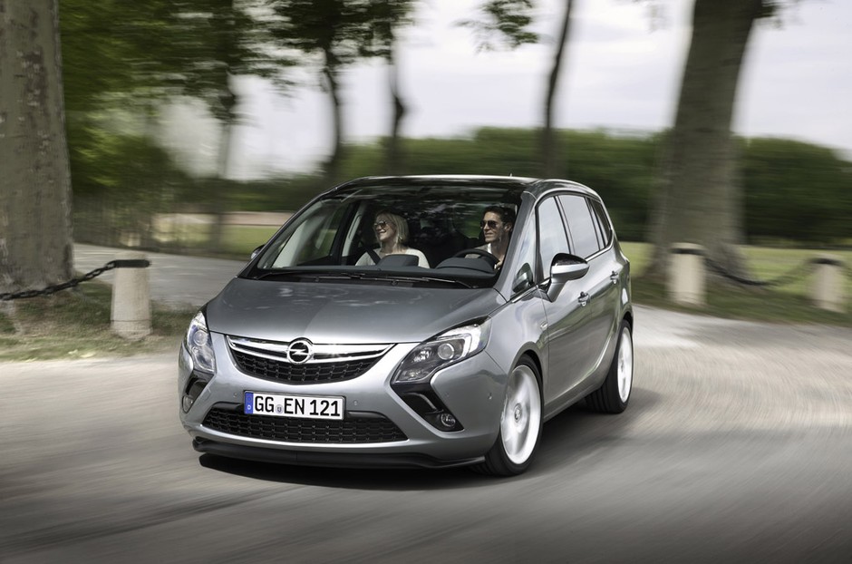 Opel Zafira: limuzyna w skórze vana