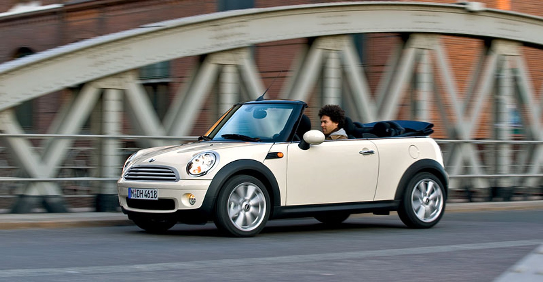 Detroit 2009: premiera światowa Mini Cabrio