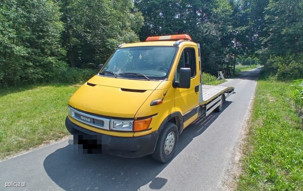 Złodziej do kradzieży używał dwóch różnych lawet