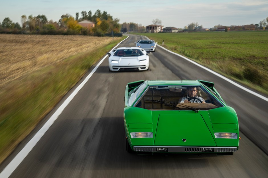 Lamborghini Countach LPI 800-4 rusza w drogę