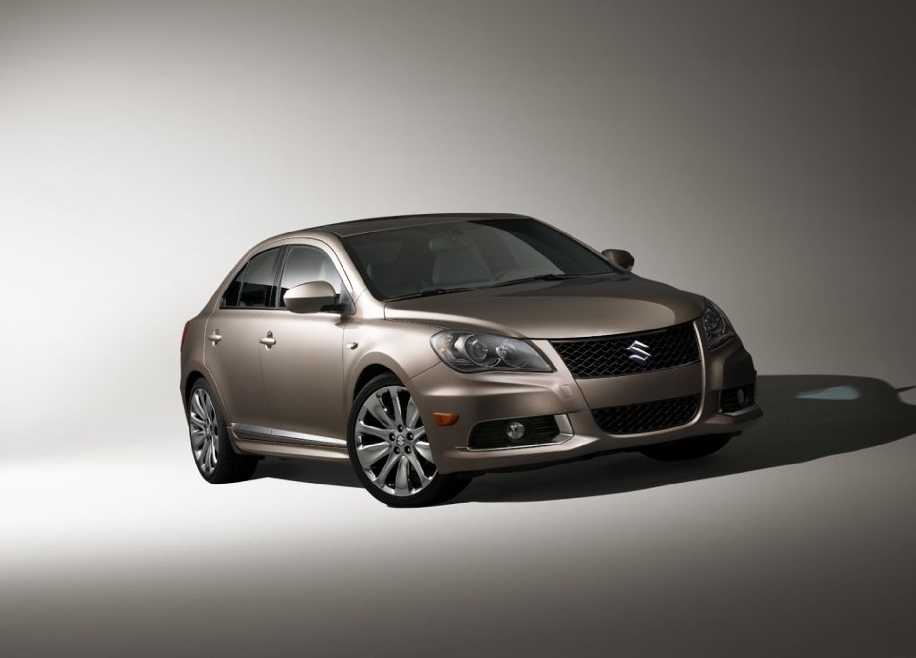 Suzuki Kizashi - Świeżutkie zdjęcia nowego, sportowego sedana