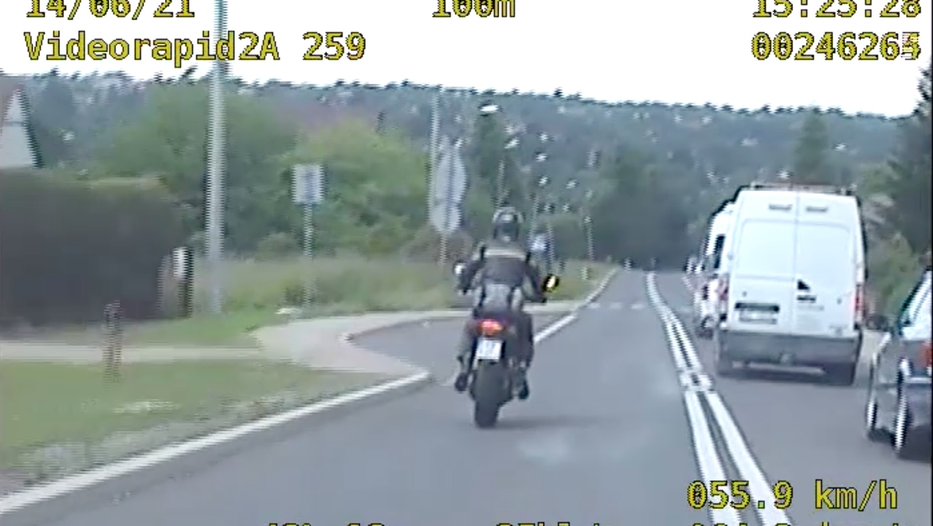 Po niedawnych zmianach przepisów kary za jazdę na motocyklu bez wymaganych uprawnień są naprawdę wysokie – z 500 zł maksymalna kara wzrosła do 30 tys. zł!