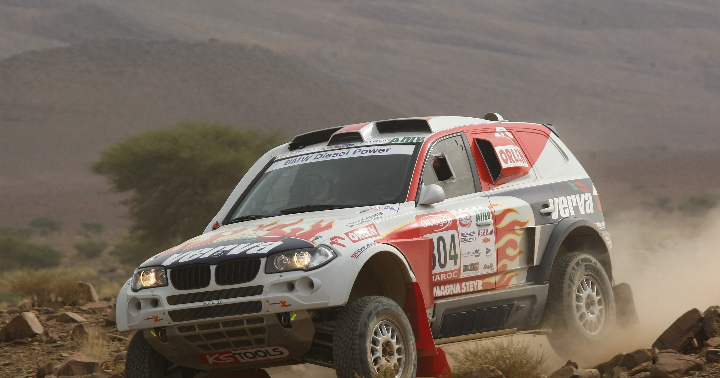 Rallye OiLibya Maroc 2010: Przygoński zaraz za liderem, Hołowczyc walczy o drugie miejsce (4. etap)