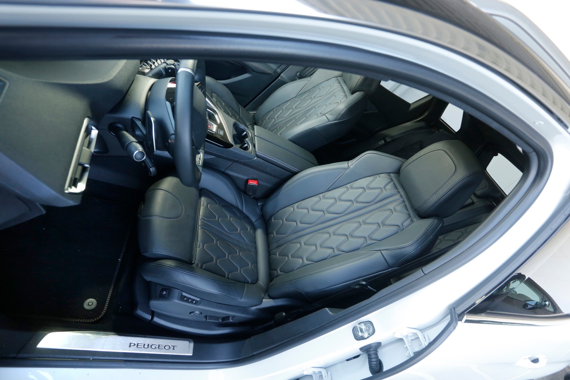 Porównanie: Kia XCeed, Mazda CX-30, Peugeot 3008 i Renault Kadjar