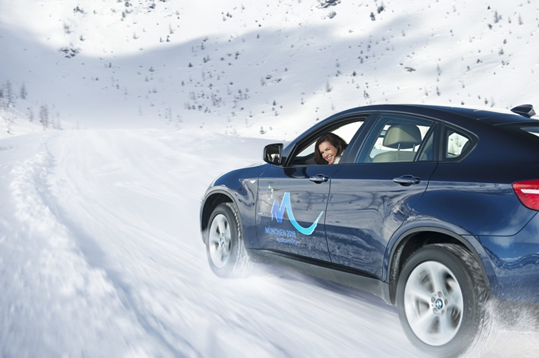 Kim jest ta kobieta w BMW X6?