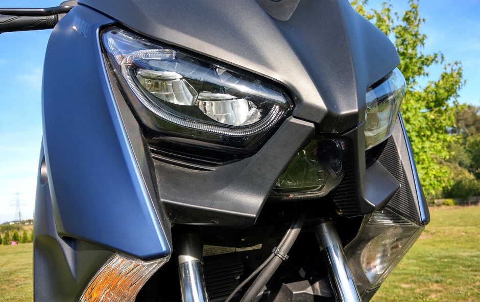 Yamaha Xmax 400 - reflektory LED z przodu