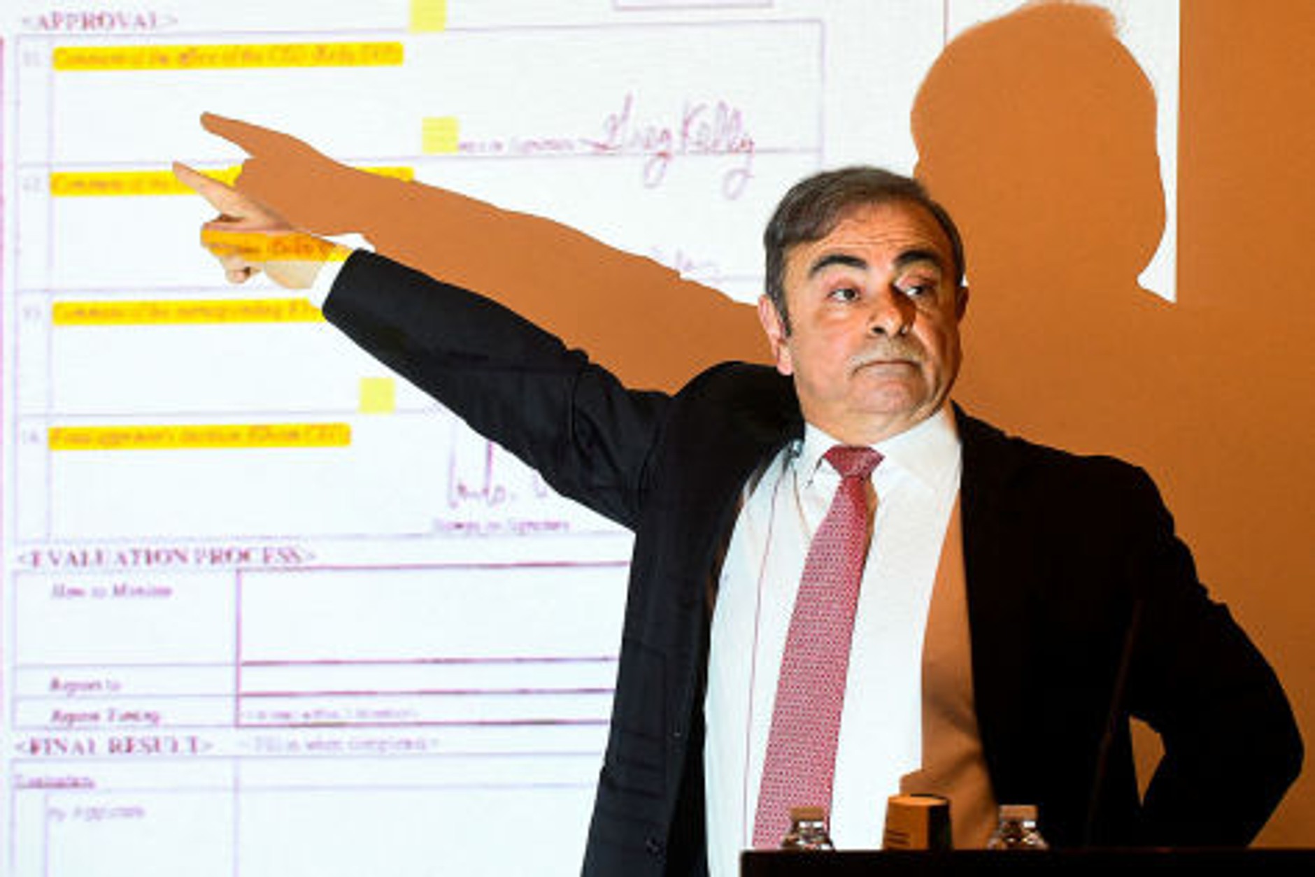 Carlos Ghosn uciekł z Japonii do Libanu