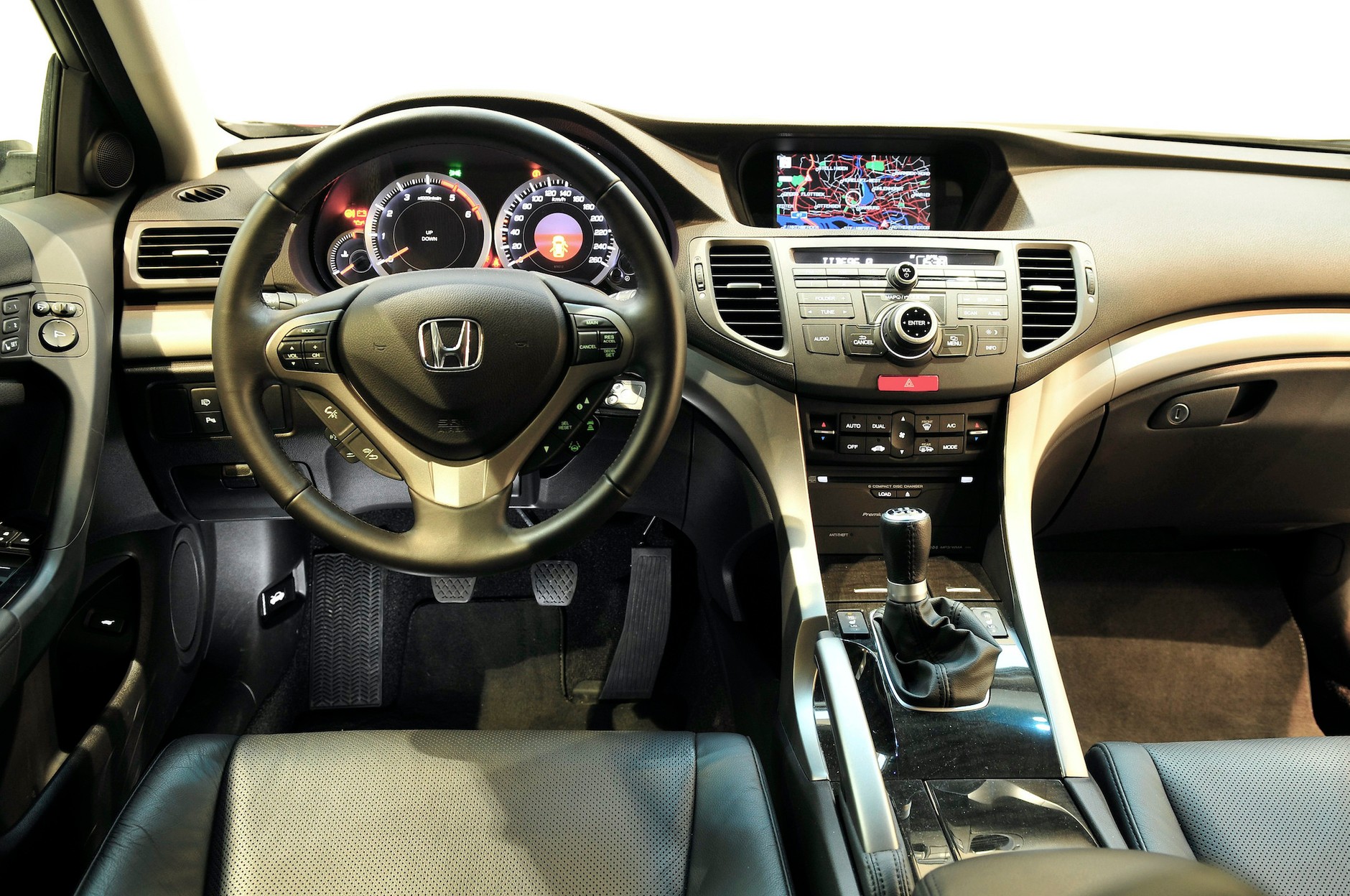 Porównanie: Ford Mondeo Kombi, Honda Accord Tourer, Škoda Superb Combi, Toyota Avensis Wagon i Volkswagen Passat  Variant