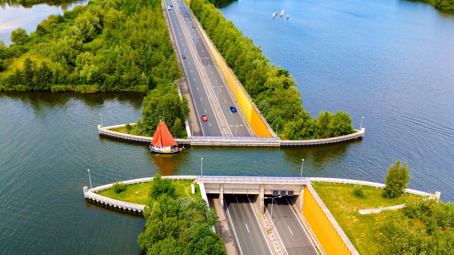 Most na jeziorze Veluwemeer (Holandia)