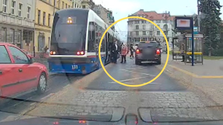 Dla kierowcy Mercedesa "żmijka" to tylko sugestia