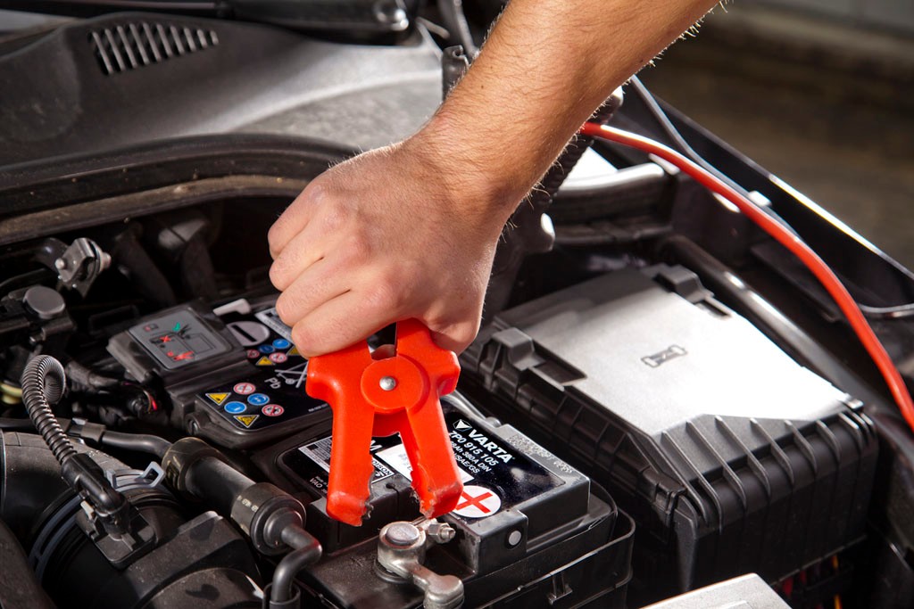 Fachowcy z pomocy drogowej ADAC najczęściej musieli radzić sobie z rozładowanymi akumulatorami.