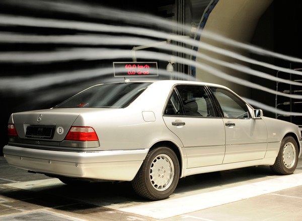 Mercedes 800 SEL z 18-cylindrowym silnikiem