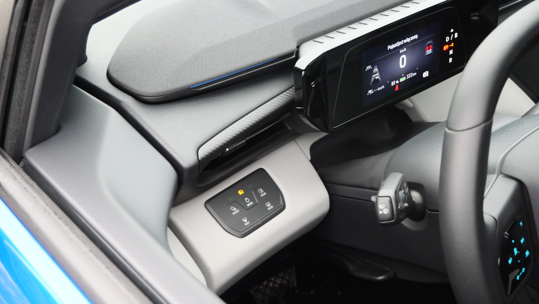 Ford Capri 2025: panel sterowania światłami identyczny jak w nowych Volkswagenach to nie przypadek.