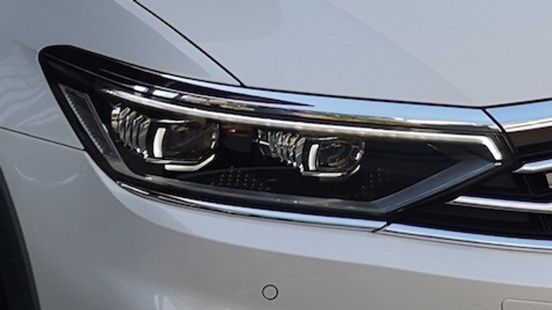 światła w samochodzie