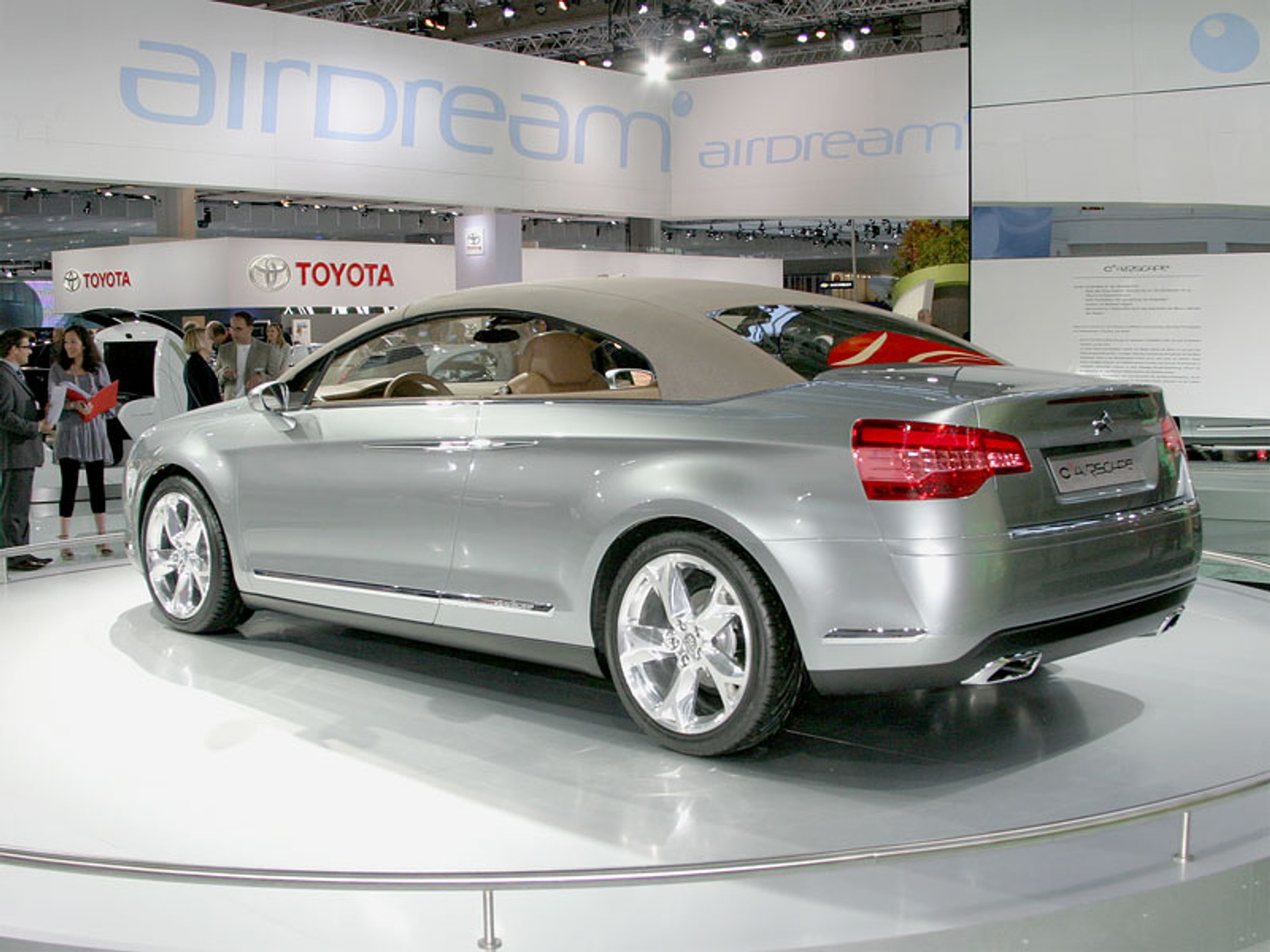 Nowy Citroen C5 zostanie zaprezentowany 18. października